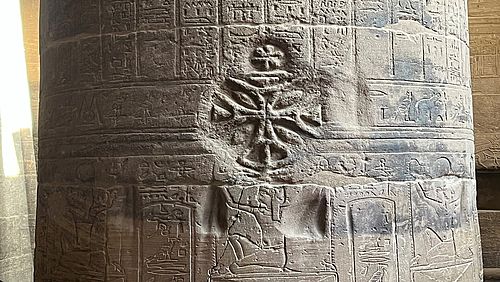 Das Bild zeigt eine Säule des Tempel von Philäe.